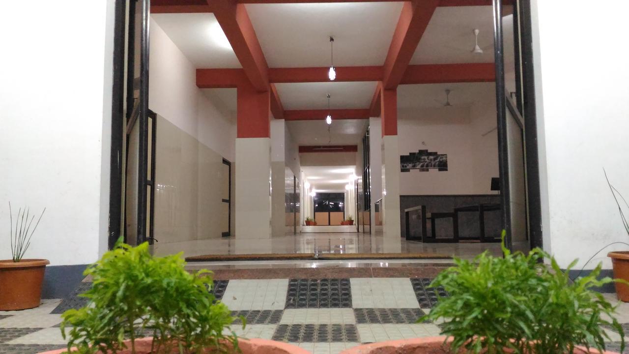 Dhoni Castle Hotel Palakkad Exterior photo